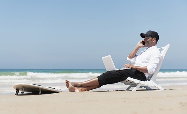 how to build an online business while traveling